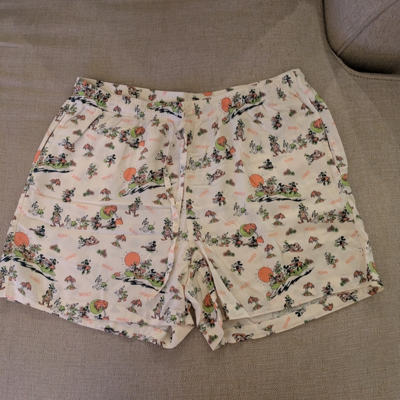Uniqlo Pants - Women's Uniqlo Disney Relaco Printed Shorts